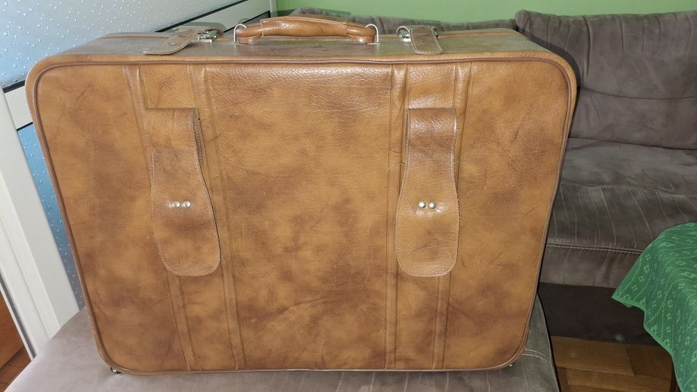 Голям,кожен ретро куфар