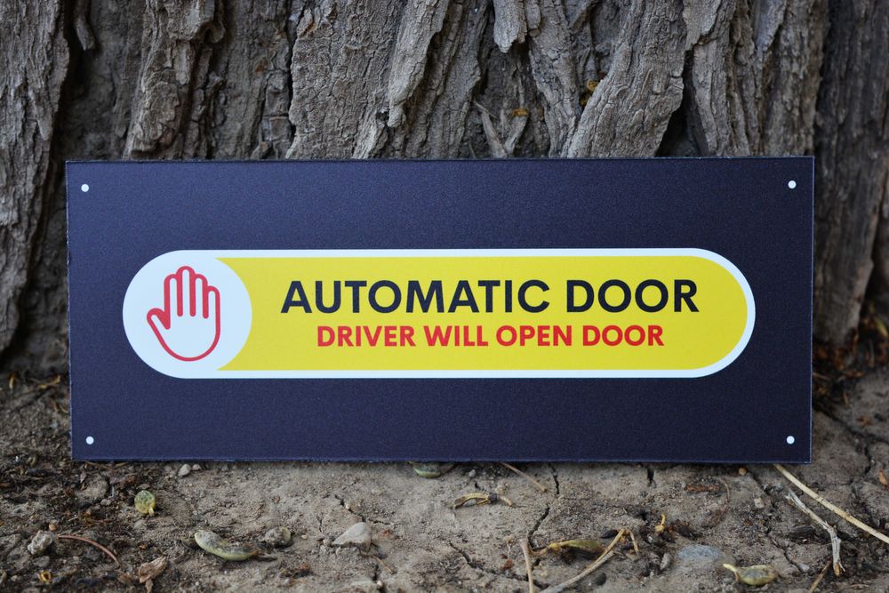 Изработка на табели с пълноцветен УВ печат