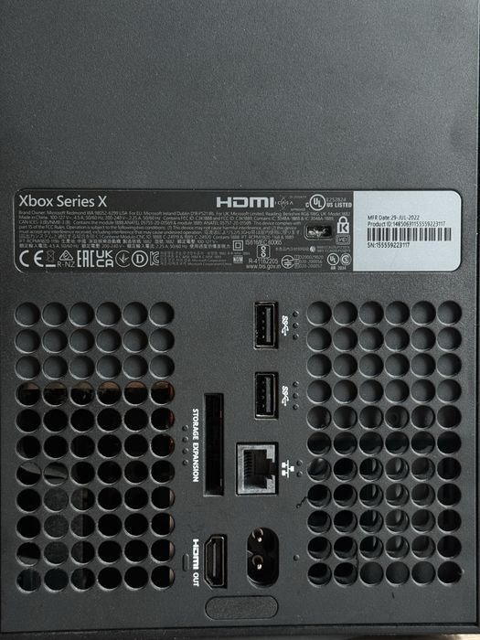 Xbox Series X + игри + контролер – отлично състояние