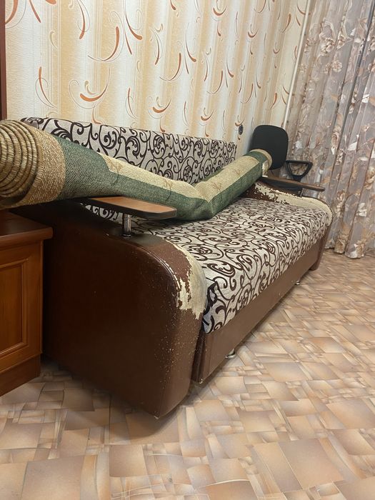 Продается диван, не новый