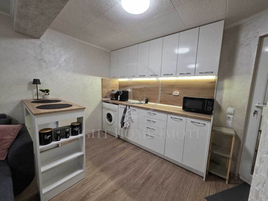 Продава се Едностаен апартамент в Пловдив, Център - 28 кв.м за 1203 €/кв.м - Снимка #4
