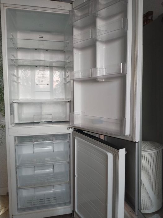 Продам холодильник и морозильнаю камеру