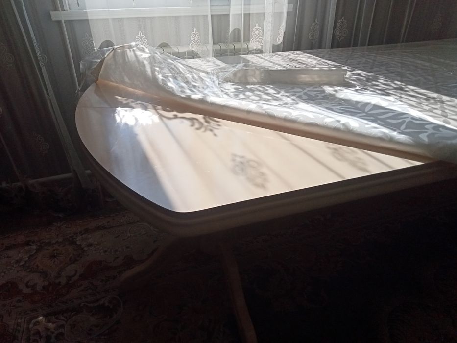 Стол со стульями