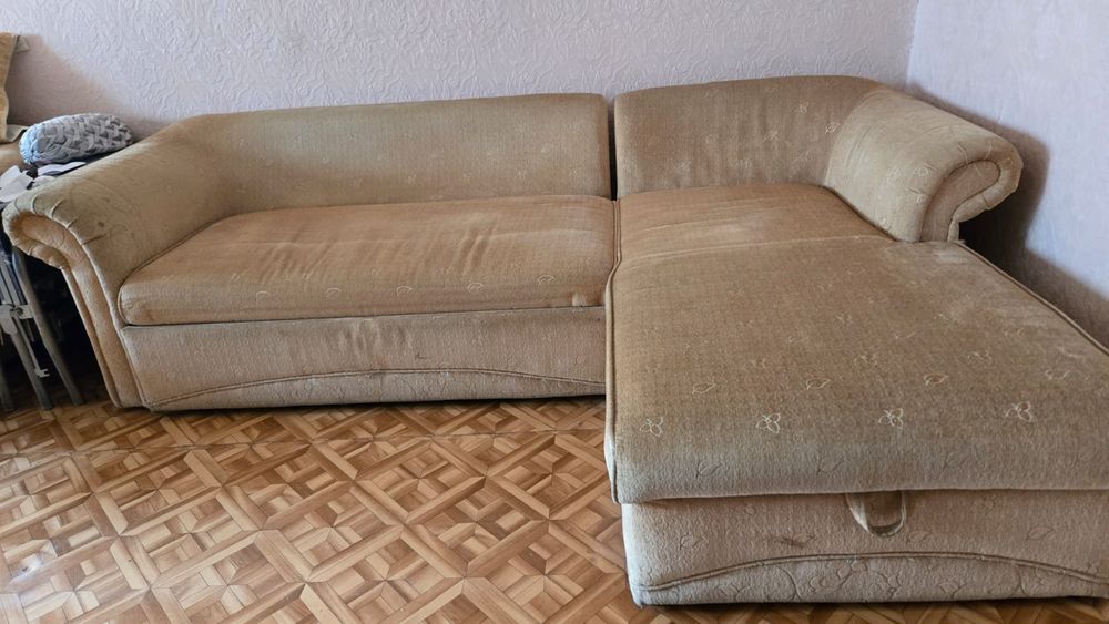 Продам угловой раскладной диван для гостиной