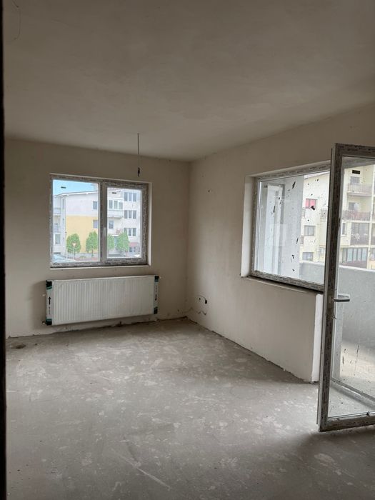 Vand apartament 3 camere Floresti jud Cluj semifinisat zona Terra( Sesul de Sus), apartamentul este situat la etajul 1