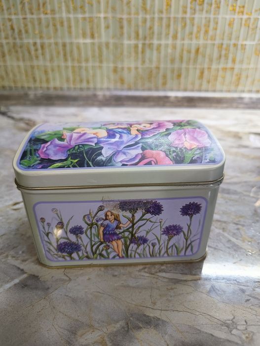 Продам железные банки от чая