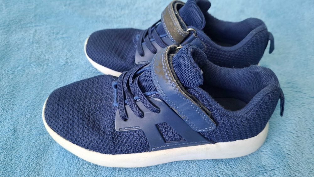 Adidasi de panza, folositi doar in sala de sport, marimea 30