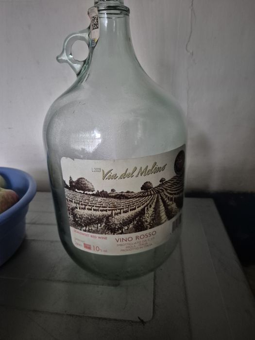 Продам. бутылки  10 литров