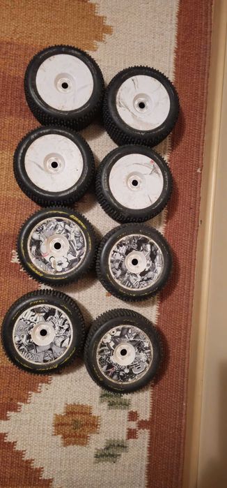 Louise 1/8 truggy гуми 17мм хекс радиоуправляема количка