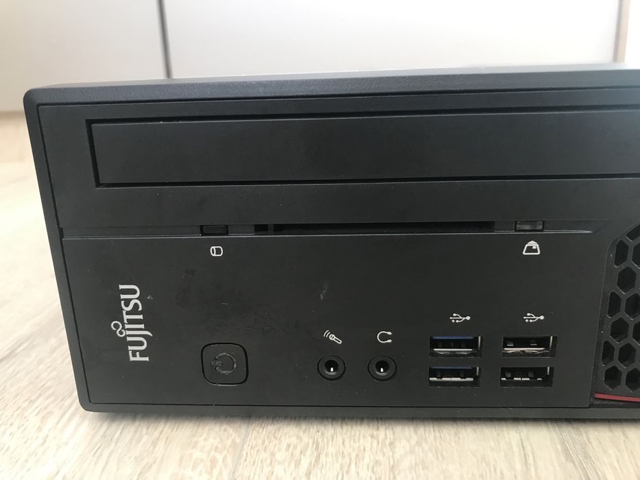Компютър Fujitsu Esprimo C710