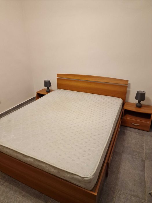 De vanzare pat cu lada depozitare, saltea si 2 noptiere