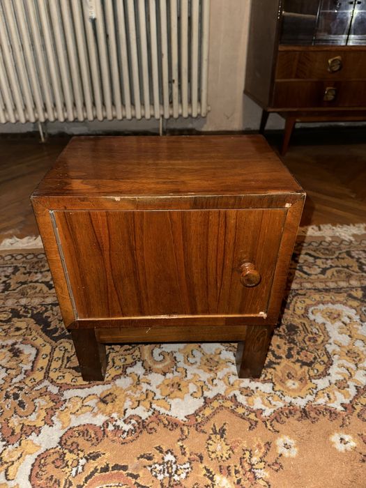 Noptieră / dulăpior din lemn, culoare nuc