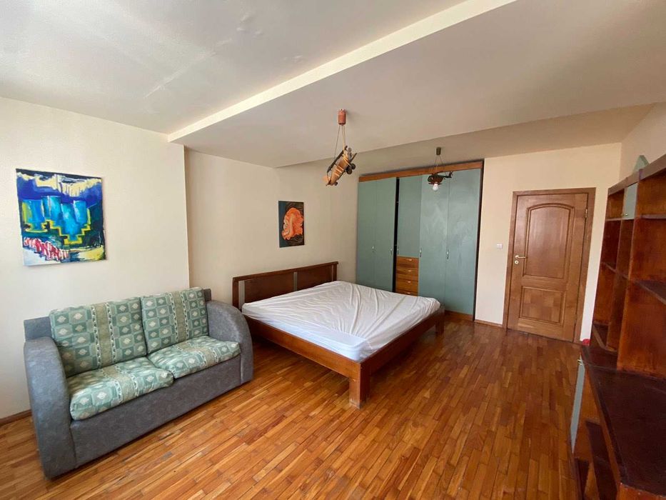 Дава се под наем Тристаен апартамент в София, Хиподрума - 100 кв.м за 258345.09 € - Снимка #1