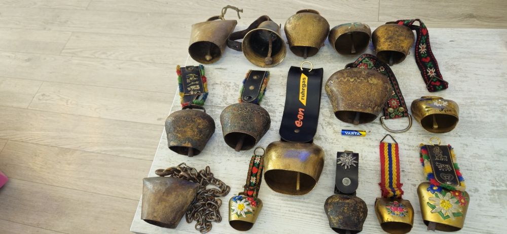 Vand clopote,talangi vechi si clopotei de colectie. Vezi cele 8 poze