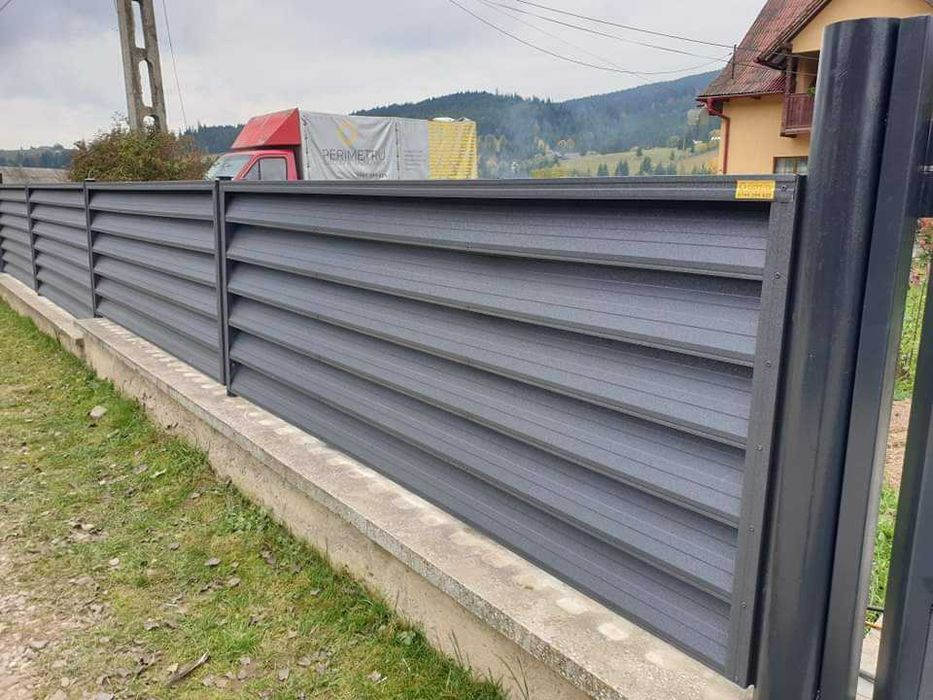 Garduri din panouri stil jaluzele, sipca metalica, tabla, plasa si BCA