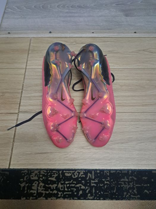 Продаю бутсы NIKE