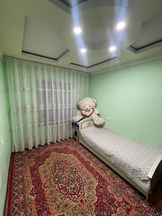 Продаётся 4х комнатная  на 2 этаже 100 м2 ориентир 6 мкр 70 остановка