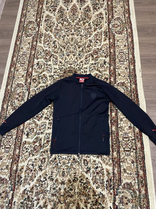 Продам бомбер Puma ferrari