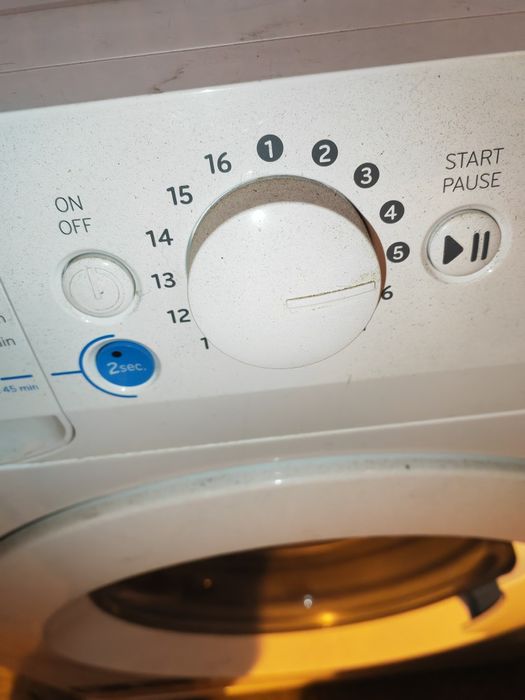 Vând mașina de spălat rufe