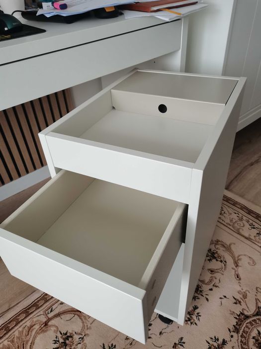 Vand comoda birou cu rotile