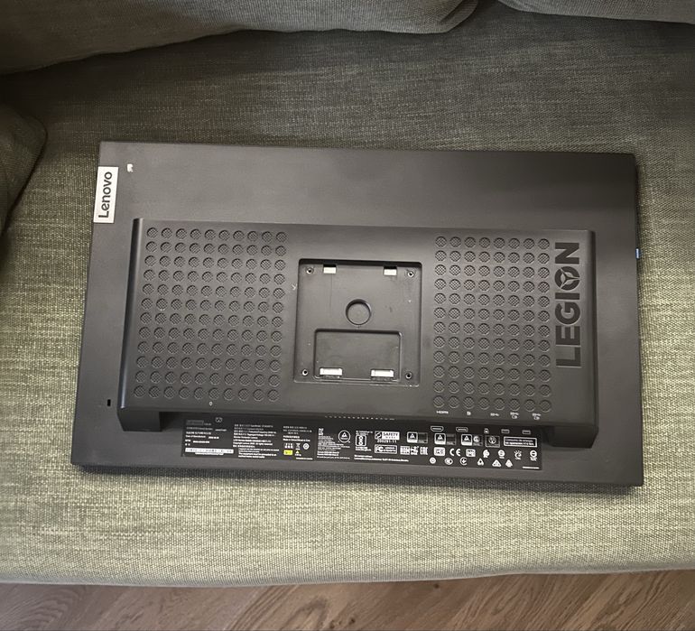 Monitor Samsung G5, QHD, 180hz, 27” + Monitor Gaming Lenovo Y25-25 1080p, 240hz, 24.5”