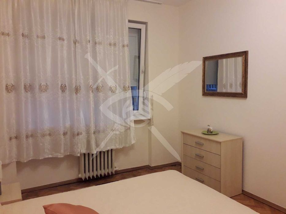 Дава се под наем Тристаен апартамент в София, Център - 70 кв.м за 847.62 € - Снимка #1