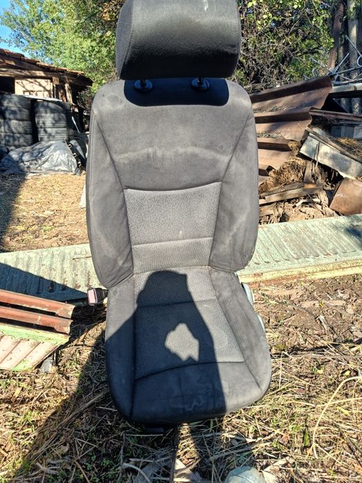 Предни седалки за е90 с подгрев  черни платени