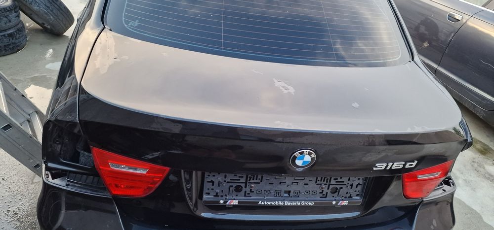 Portbagaj bmw E90 LCI facelift  cu triple pe el
