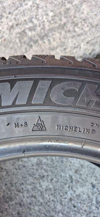 4 anvelope iarna Michelin 235/55/18.Pretul este pe bucata.