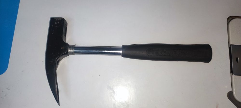 Молоток 3+1 одном