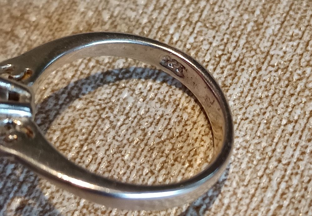 Дамски сребърен пръстен с цирконий