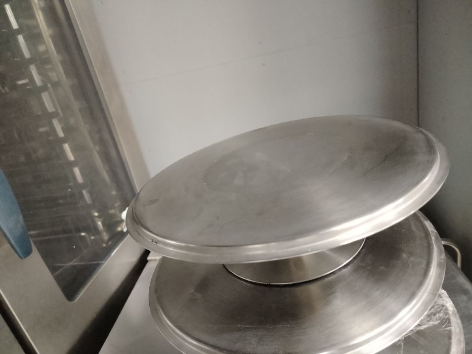 Крутящая тортовница