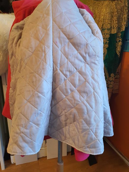 Palton de culoare roz cambrat marimea 128