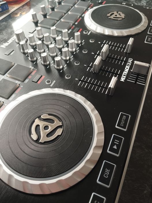 Consolă DJ, Consolă Numark Mixtrack Quad