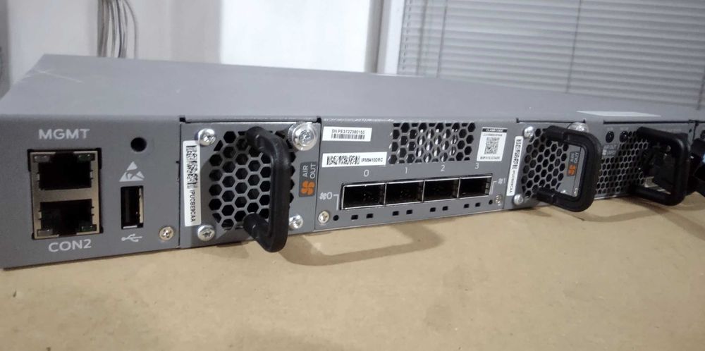 Управляем суич Juniper EX4300-48P с 48*1G PoE, 4*SFP+ 10G/1G, 4*40G