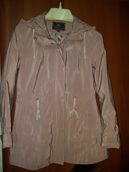 Продаем женскую куртку