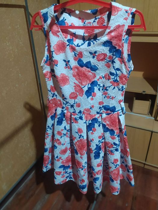 Продам платья все по 100тысяч