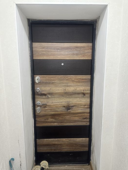 Сырткы есик сатылады