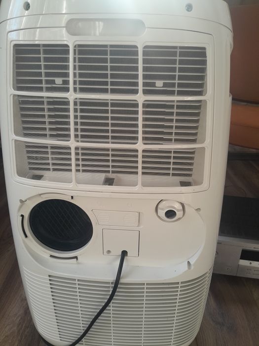 Vând aer condiționat portabil 2600w