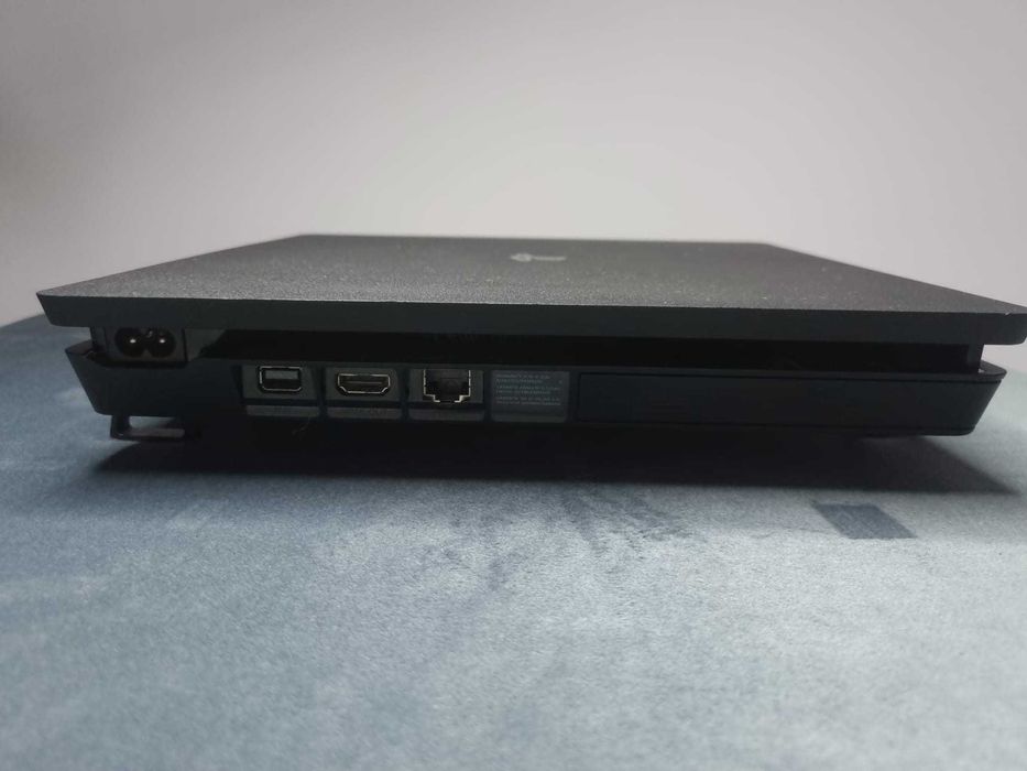 Ofer spre vanzare acest Playstation 4 Slim