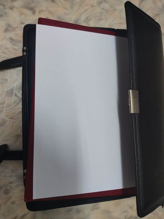 Продам портфель кожаный