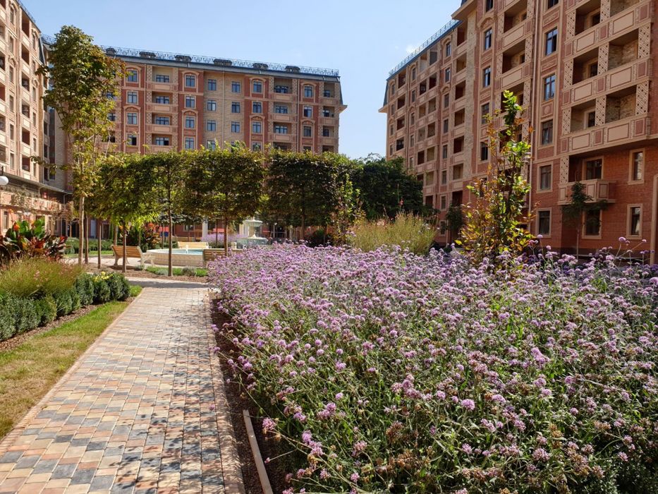 Уход за садами, благоустройство территории