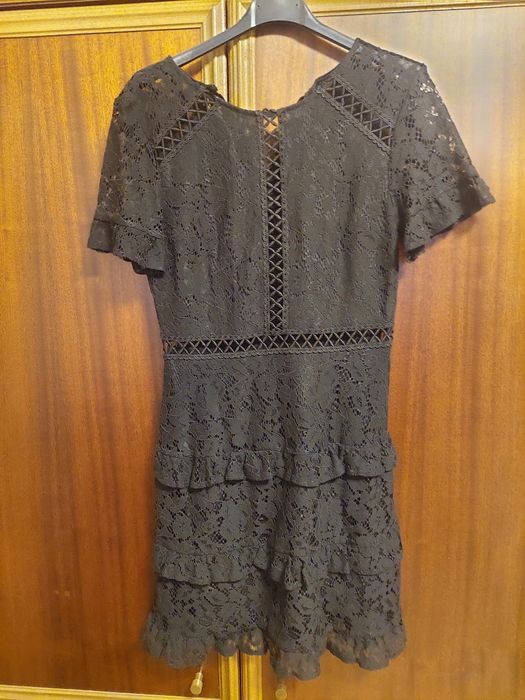 Черна рокля с дантела!