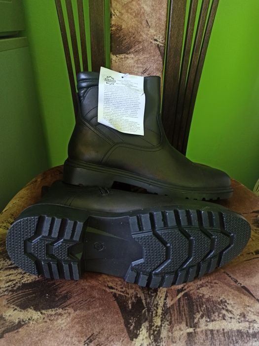 Продавам  боти - 60лв.