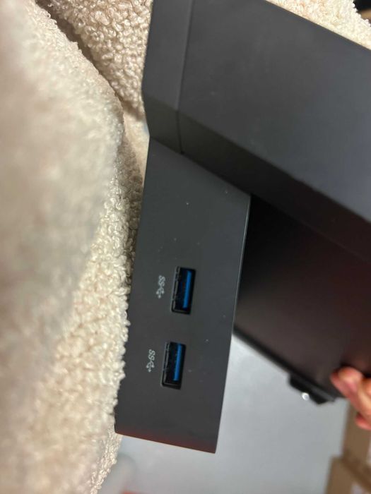 Docking Microsoft Surface 1672