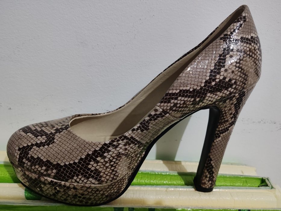 Продам туфли летние.