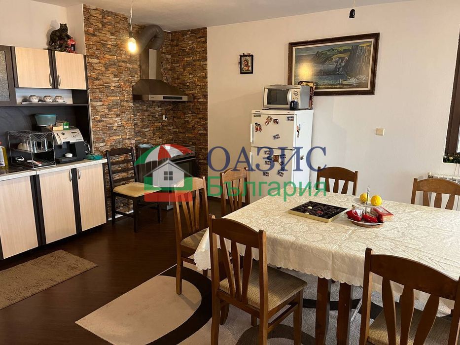 3-етажна къща с ресторант в центъра на Кошарица,1200кв.м,845 000 евро,