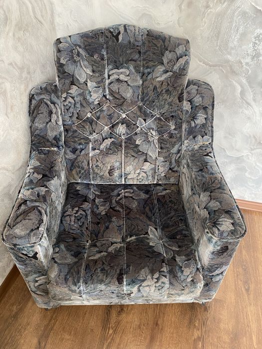 Продажа кресла ,количество 2шт,обивка велюр,состояние почти новые