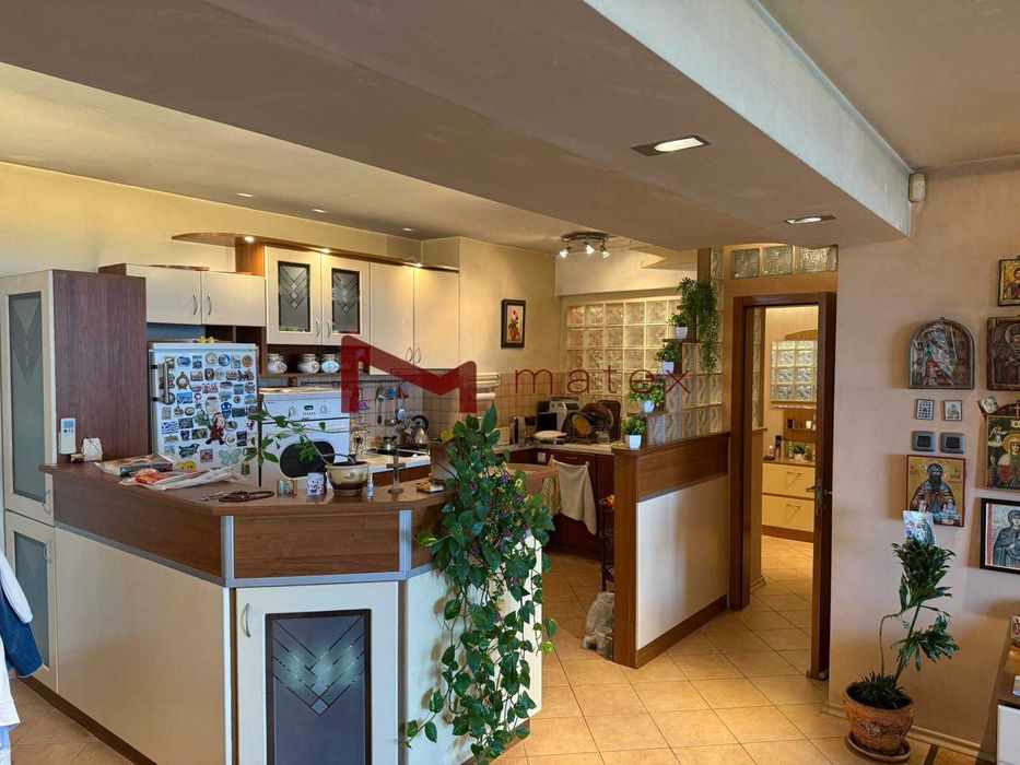 Продава се Тристаен апартамент в Варна, Чайка - 125 кв.м за 3920 €/кв.м - Снимка #2