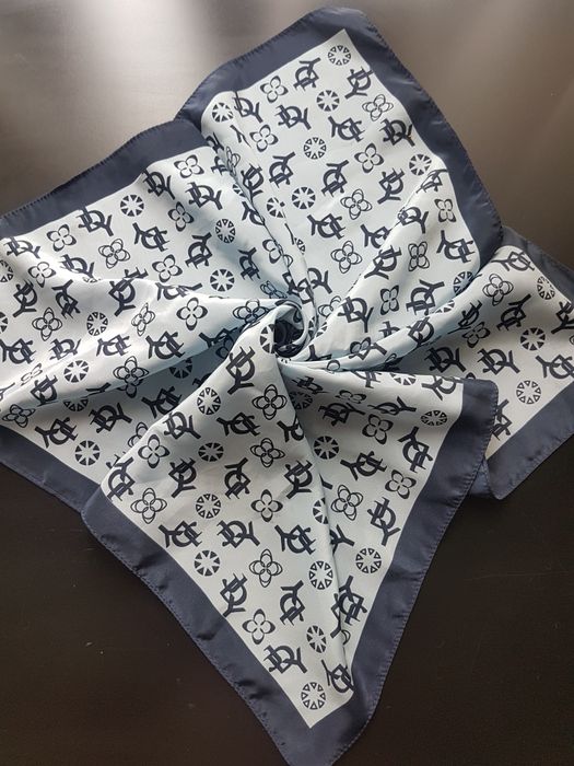 Шалове, шапки, други аксесоари